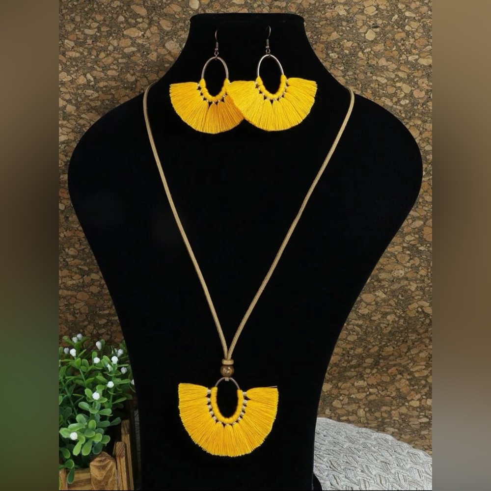 ❀ Boho Yellow Tassel Cowhide Necklace & Earring Set - Picture 3 of 4